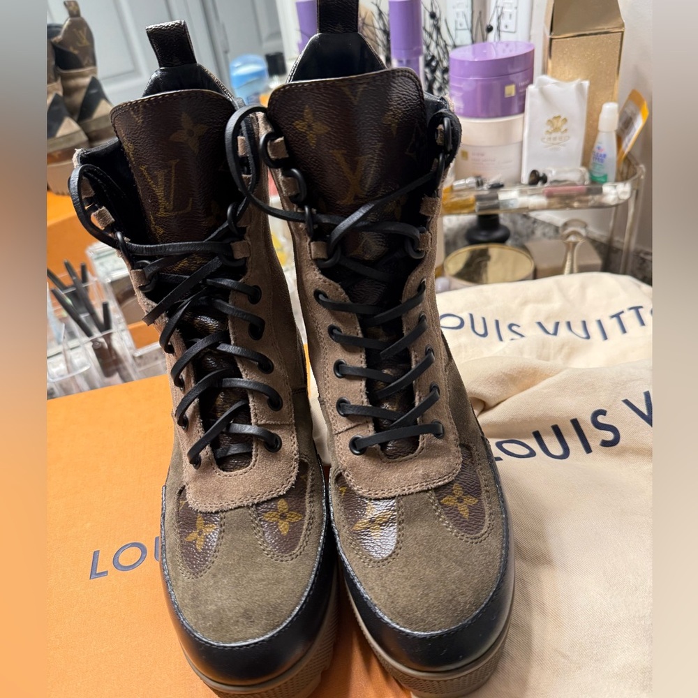Louis Vuitton Laureate Platform Desert Boot 
Size 37 (fits like 6.5 women)